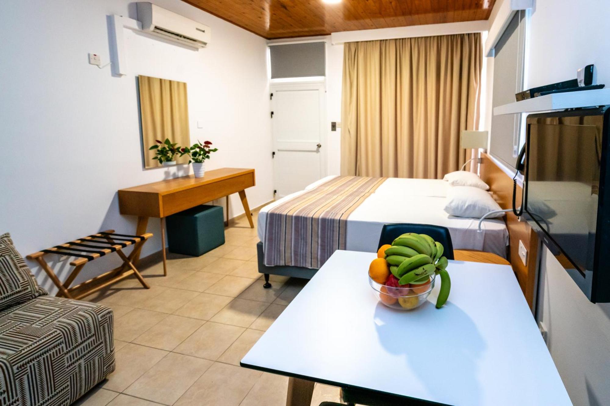 Helios 2 Apartment Paphos Luaran gambar