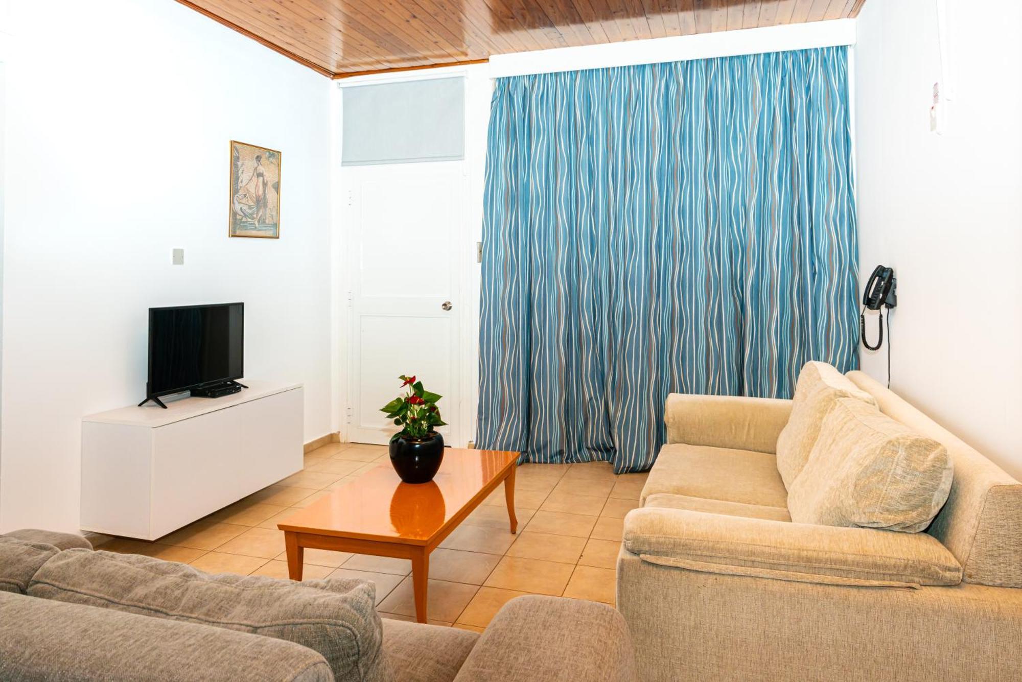 Helios 2 Apartment Paphos Luaran gambar